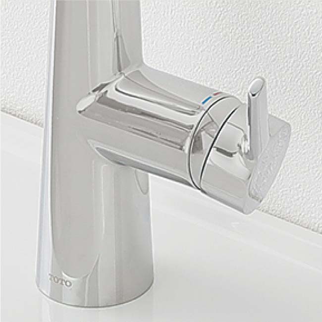 只需用很小的力气就能轻松操控的手柄，便于儿童轻松使用